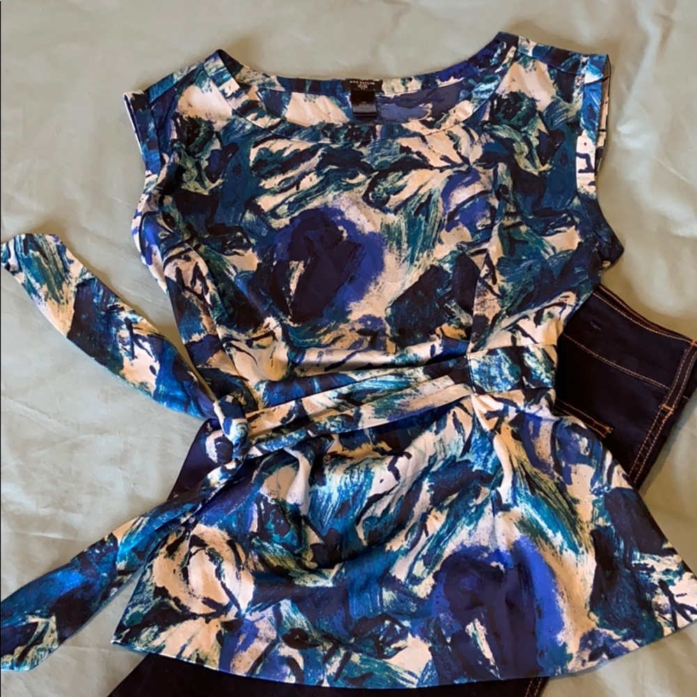 Ann Taylor sleeveless belted blue pattern top